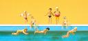 Preiser enfants dans la piscine